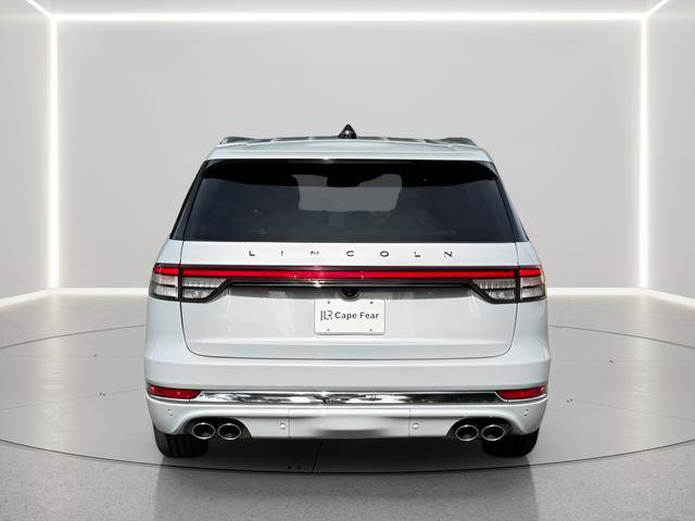 Used 2025 Lincoln Aviator Black Label AWD/4WD image 4