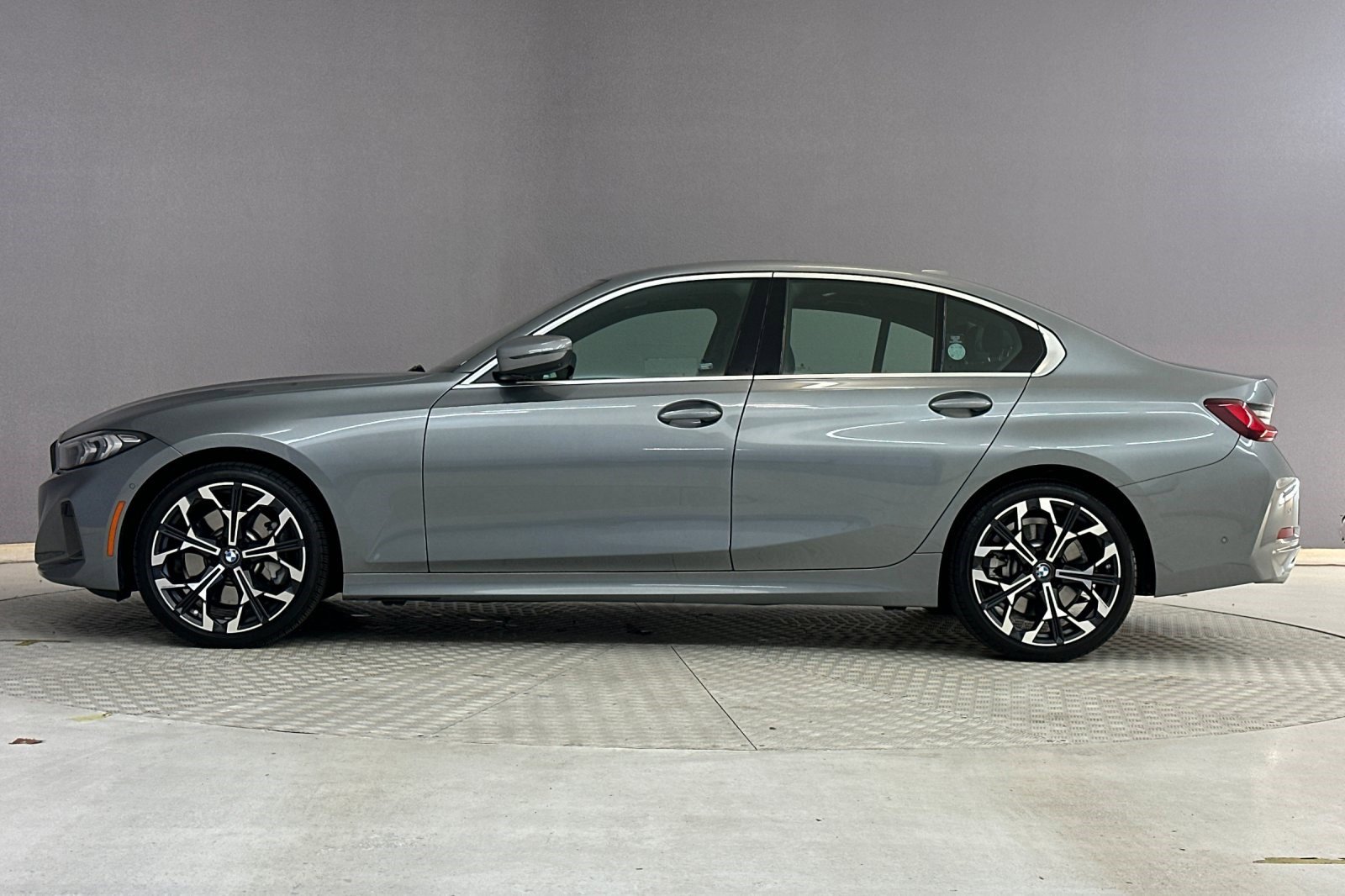 Used 2025 BMW 330i Sedan w/ Premium Package RWD image 2
