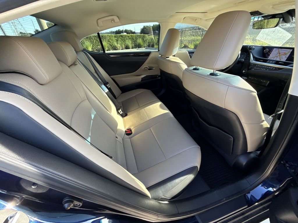 Used 2019 Lexus ES 300h w/ Premium Package FWD image 17