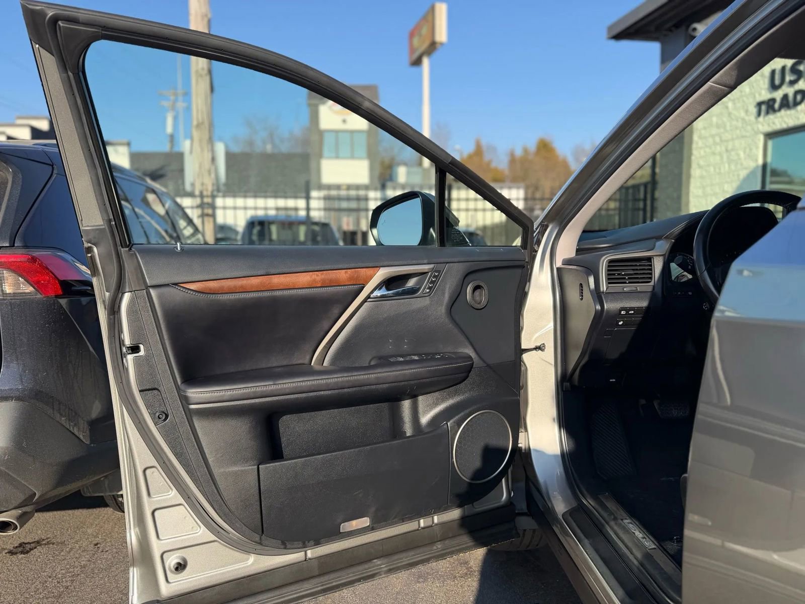 Used 2020 Lexus RX 350L Premium w/ Premium Package image 21