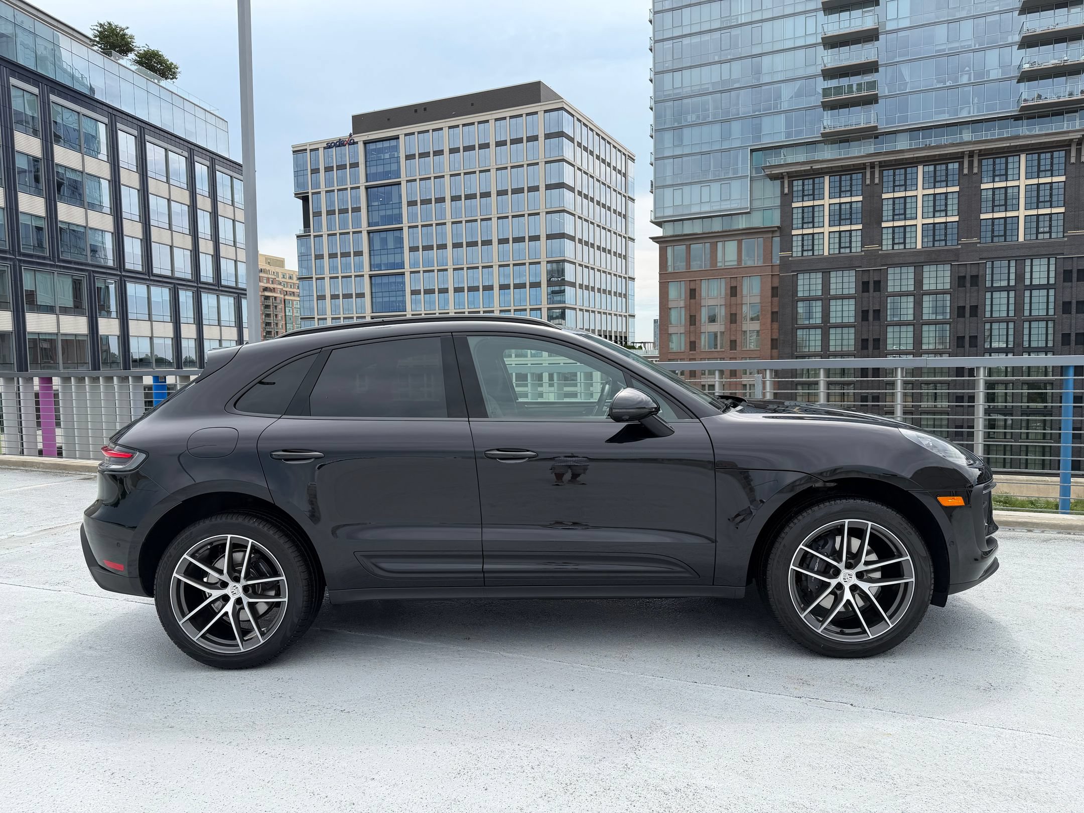 Certified 2026 Porsche Macan AWD/4WD image 8