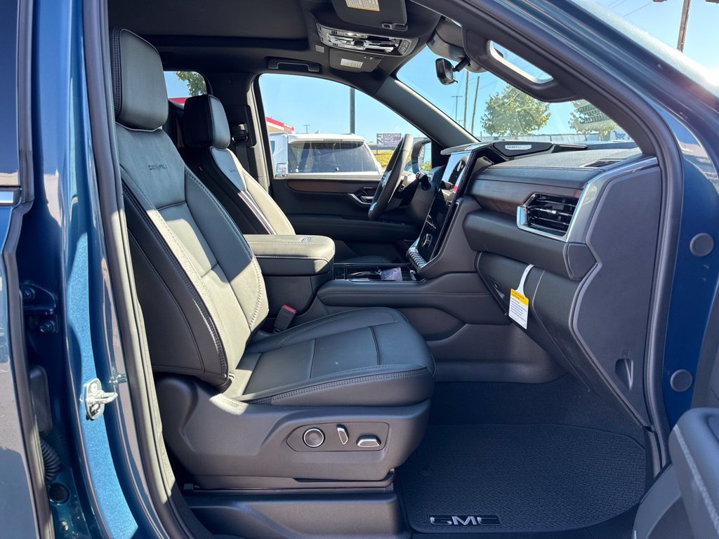 New 2026 GMC Yukon XL Denali w/ Advanced Technology Package AWD/4WD image 18
