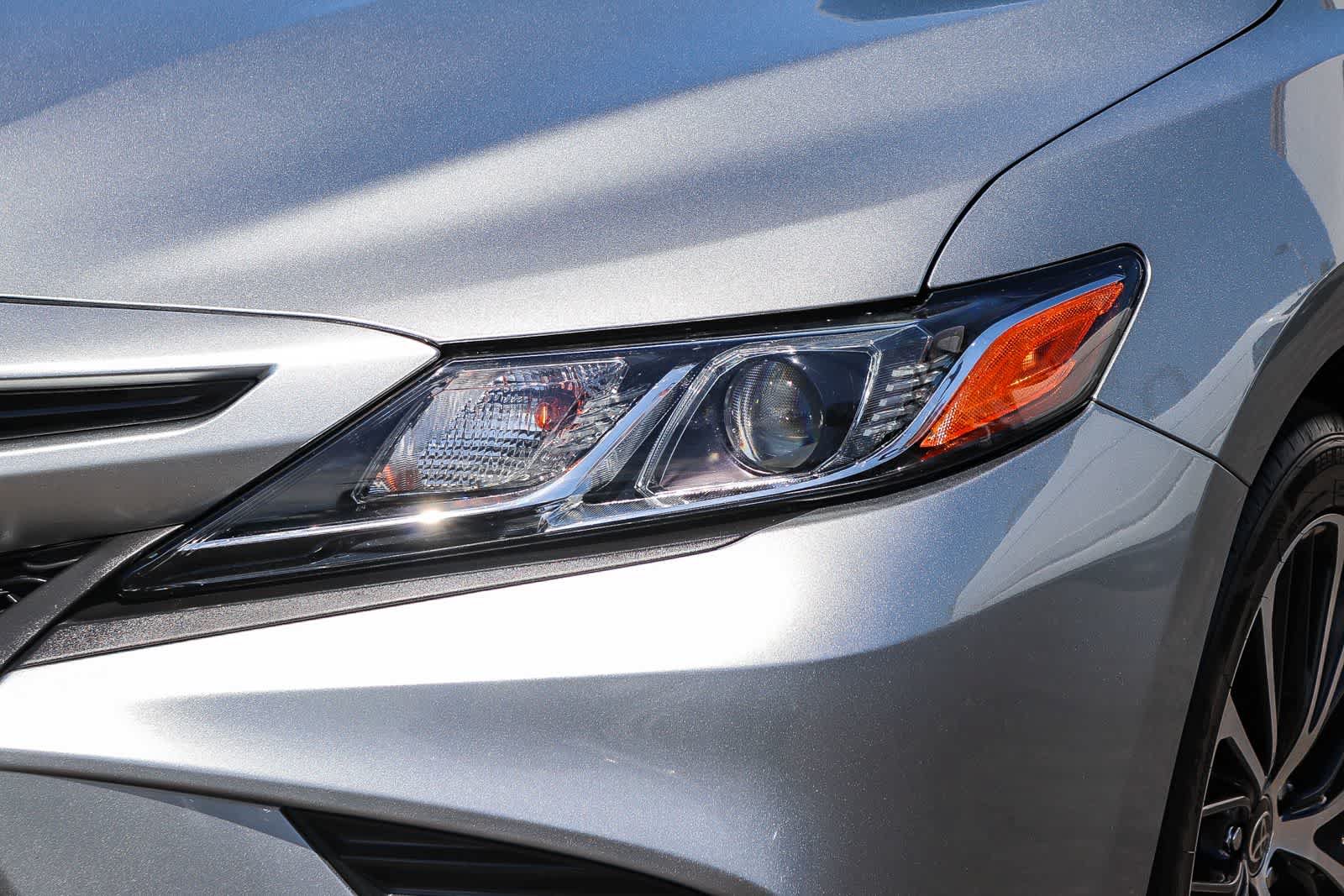 Used 2020 Toyota Camry SE FWD image 8