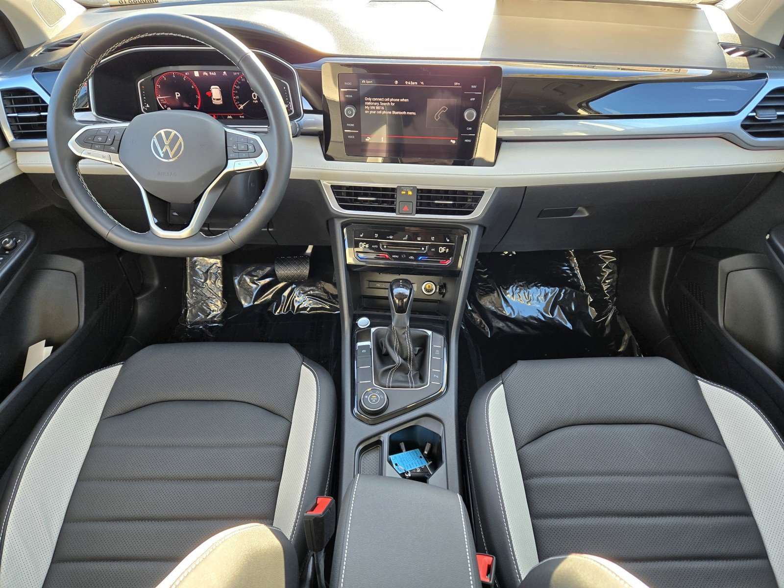 New 2025 Volkswagen Taos SEL image 9