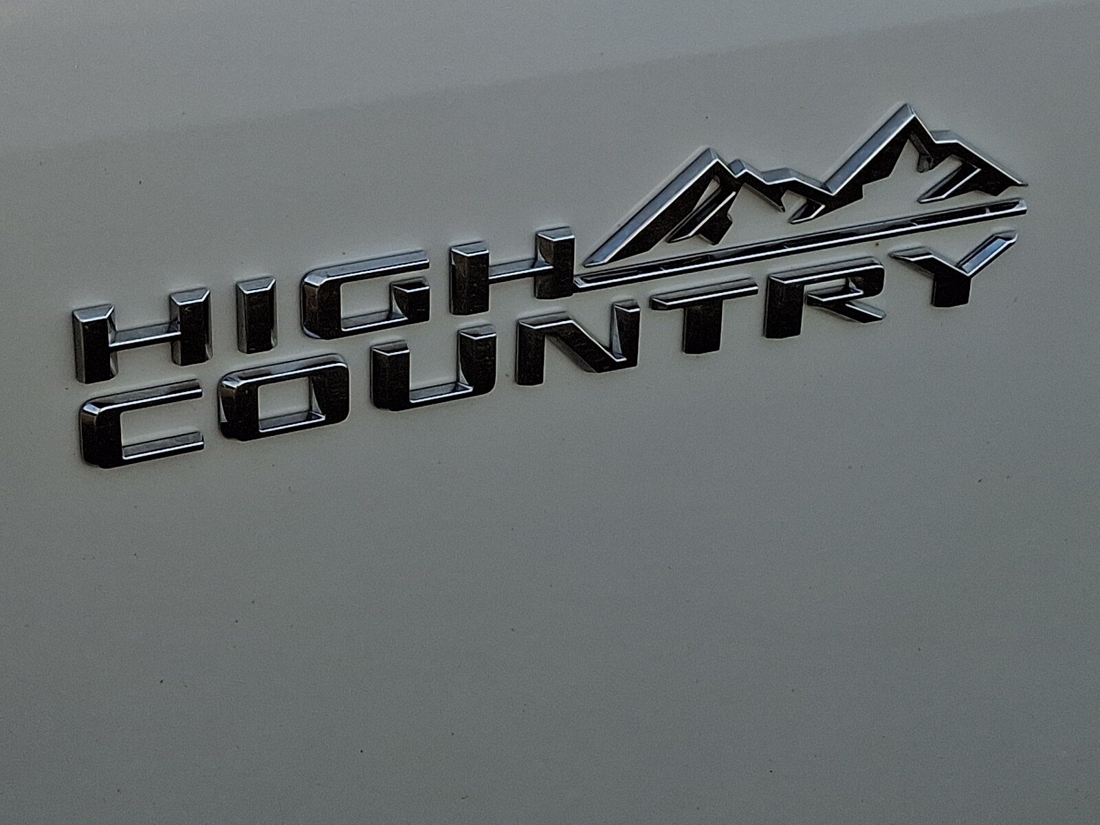 Used 2024 Chevrolet Traverse High Country FWD image 37