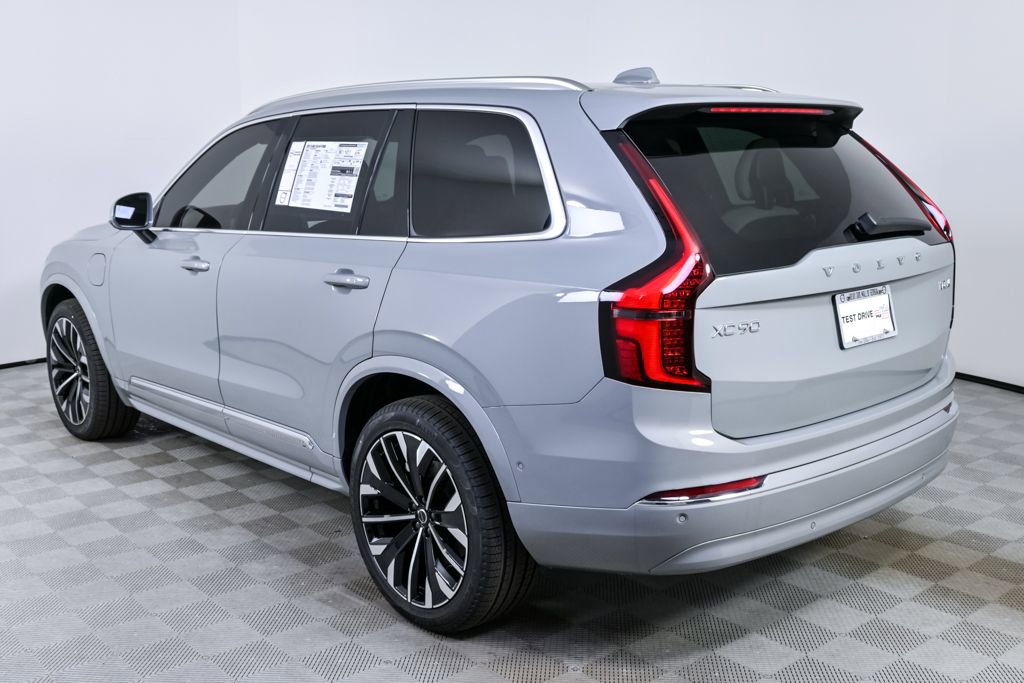 New 2026 Volvo XC90 T8 Plus w/ Protection Package image 3