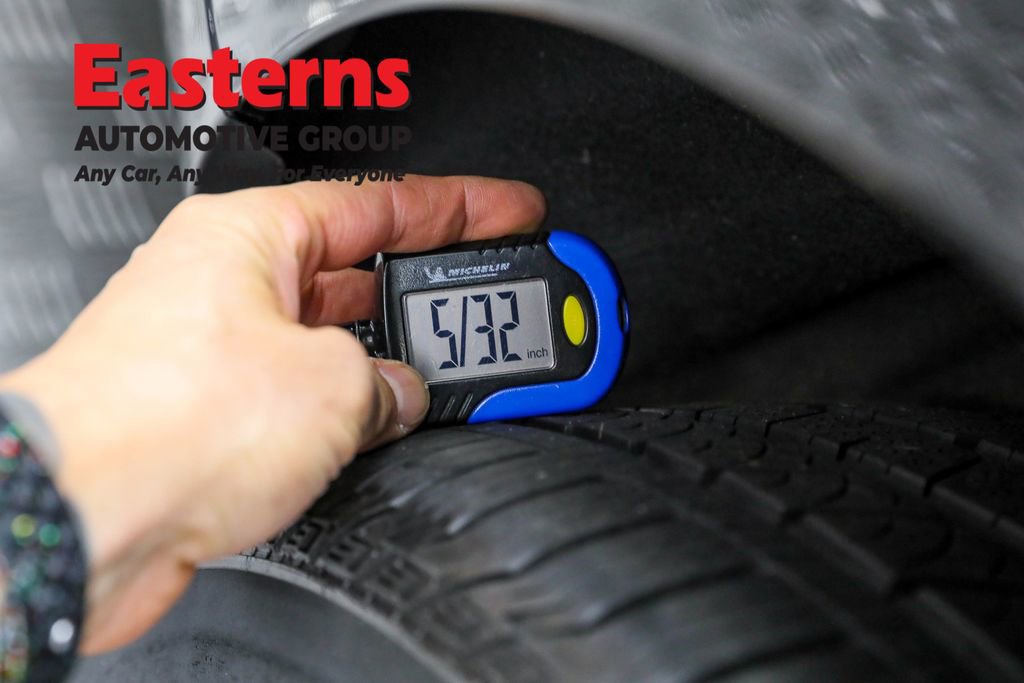 Used 2019 Volvo XC60 T5 Momentum w/ Multimedia Package image 37