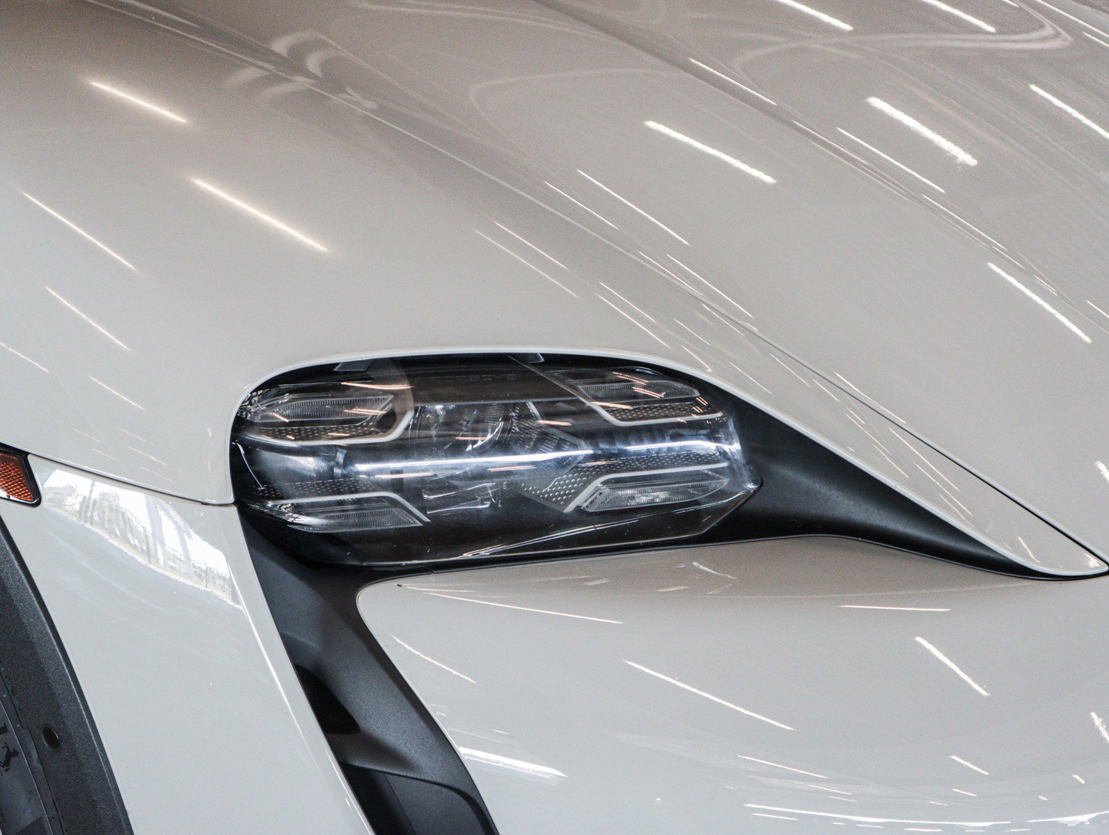 Used 2021 Porsche Taycan 4 Cross Turismo image 27