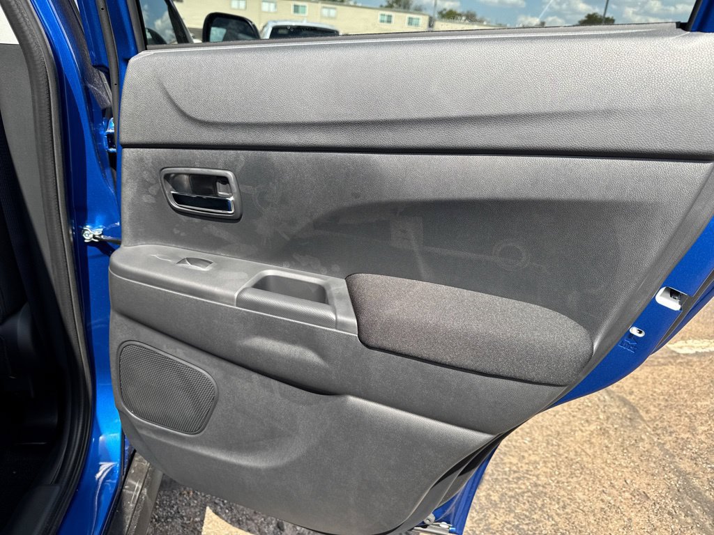 New 2027 Mitsubishi Outlander Sport LE FWD image 33