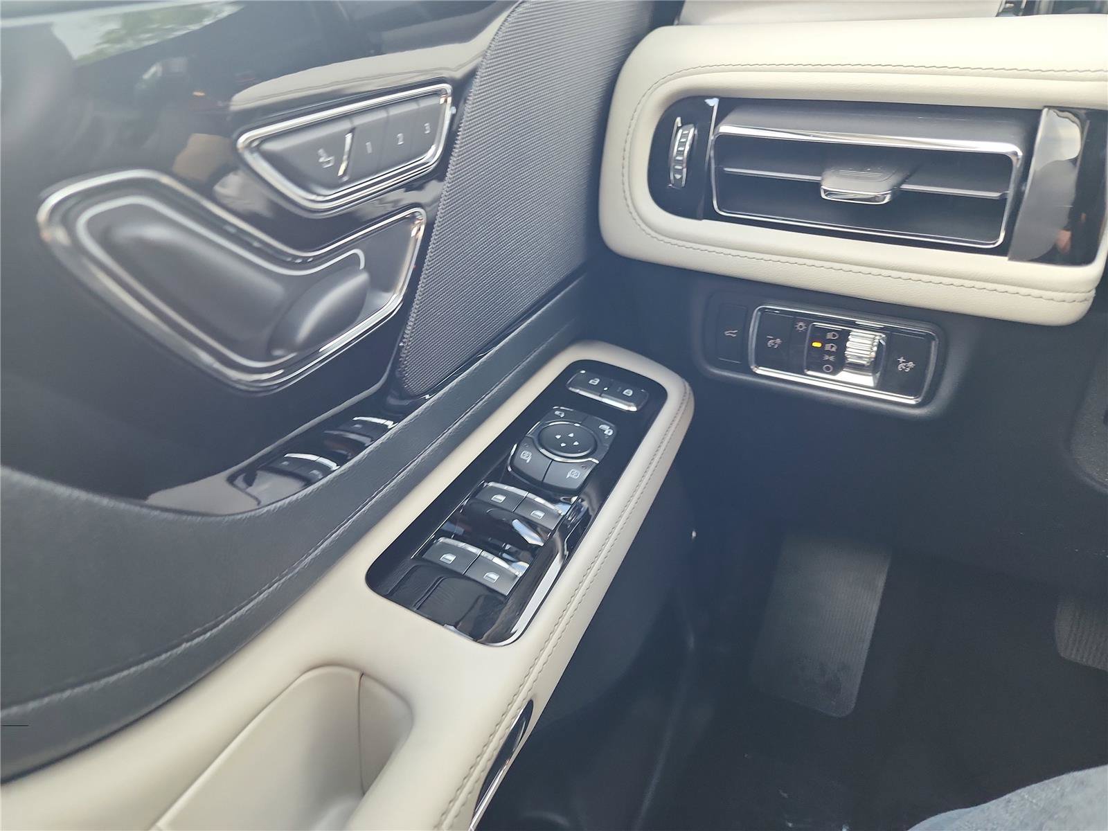 New 2026 Lincoln Aviator 2WD image 31