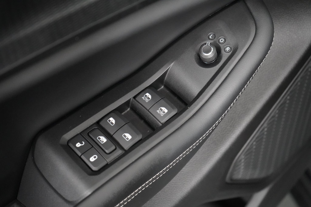 Used 2025 Jeep Grand Cherokee Laredo X AWD/4WD image 15