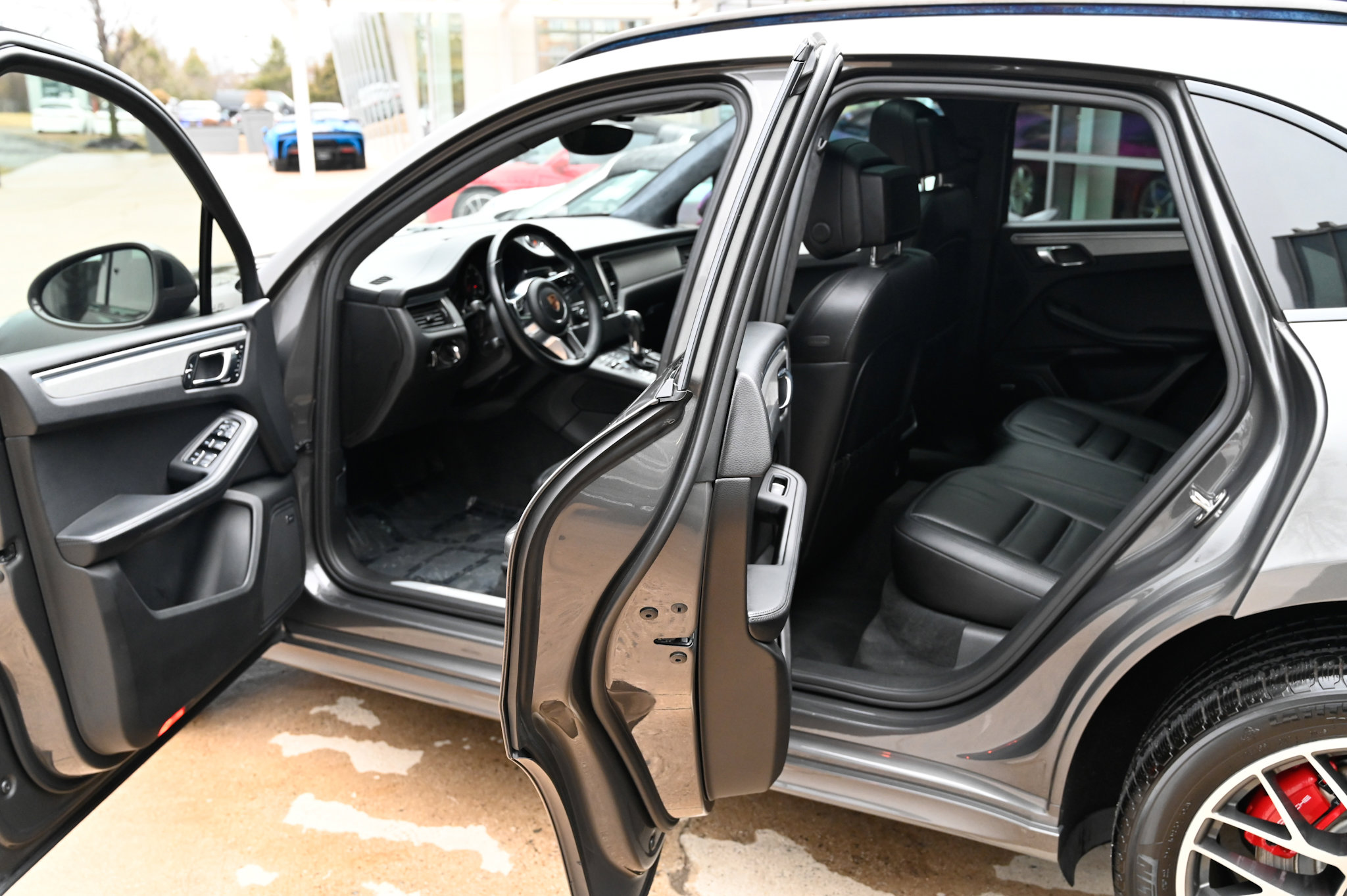 Used 2018 Porsche Macan Turbo image 35