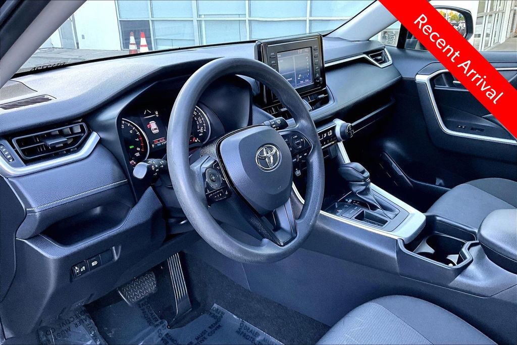 Used 2019 Toyota RAV4 XLE w/ All Weather Liner Package FWD image 17