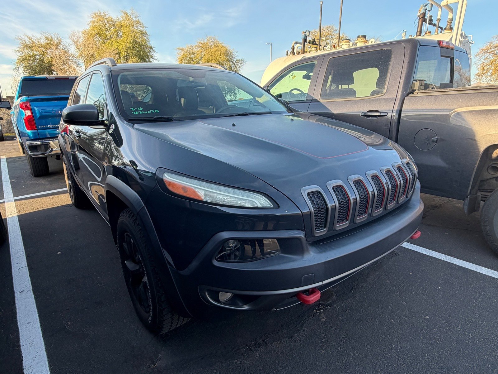 Used 2016 Jeep Cherokee Trailhawk image 2