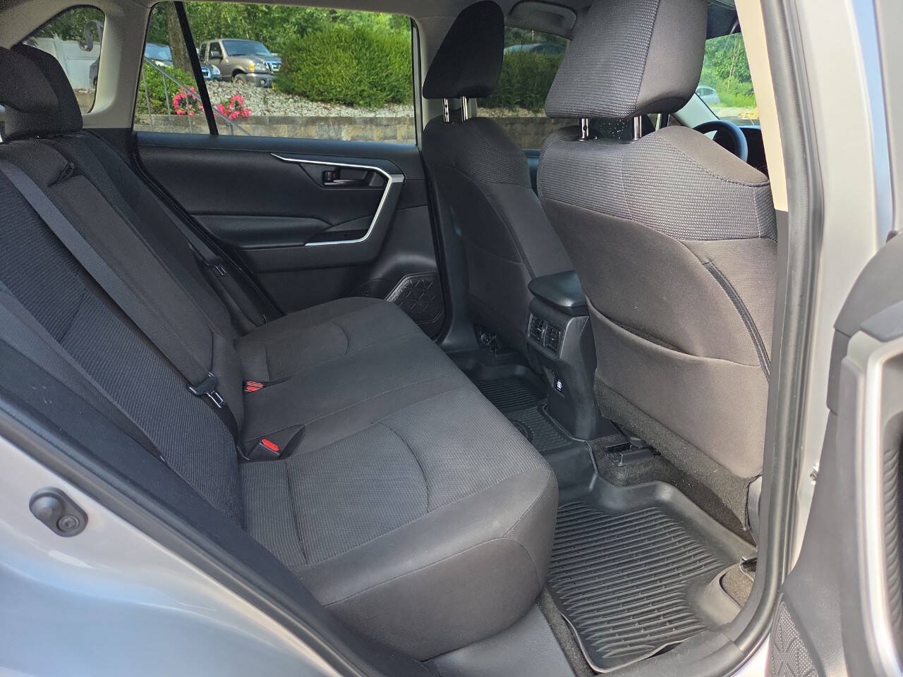 Used 2023 Toyota RAV4 LE AWD/4WD image 19
