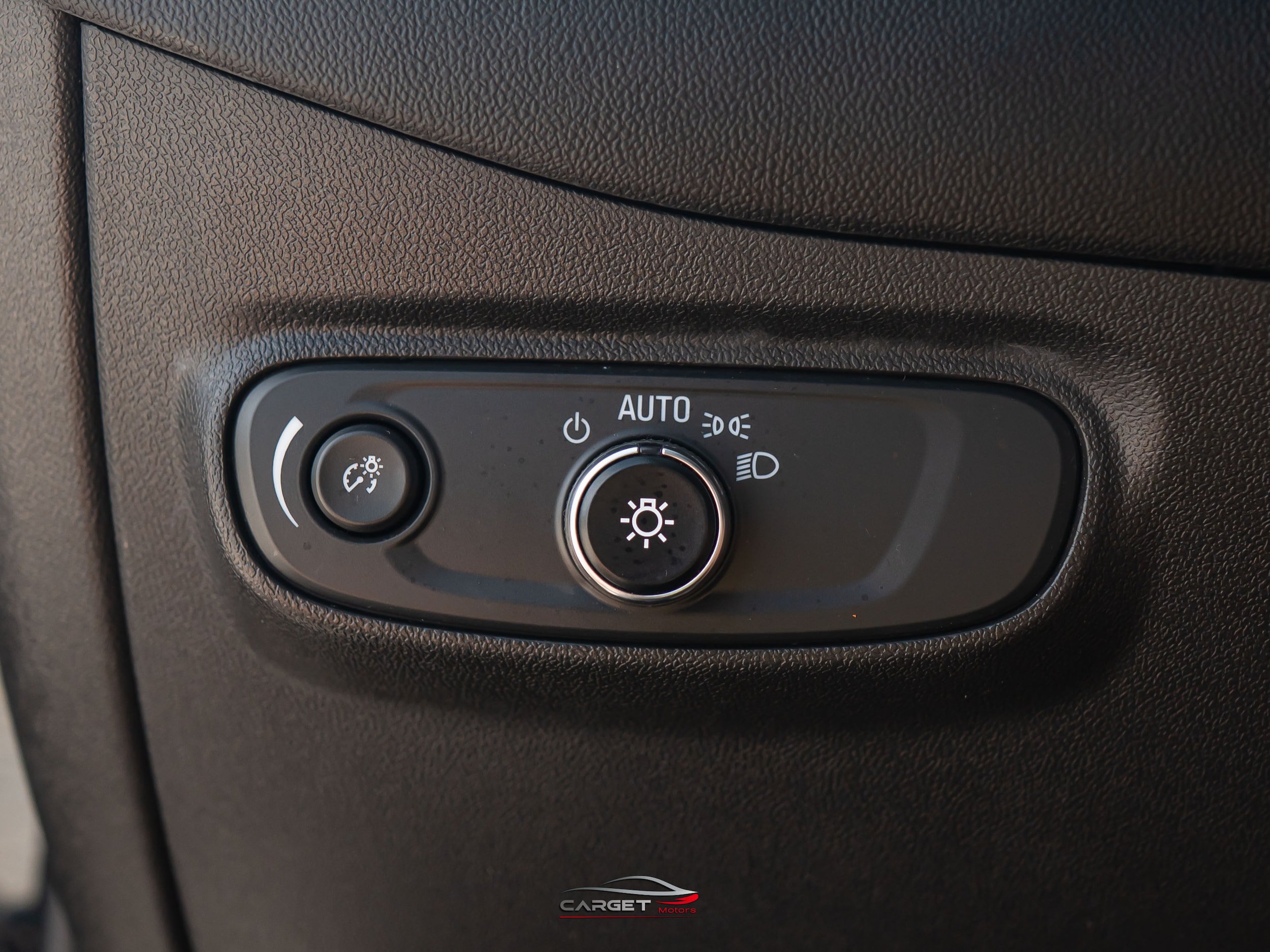 Used 2020 Chevrolet Equinox LS FWD image 32