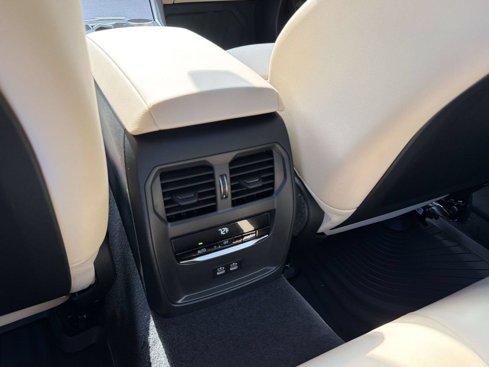 New 2026 BMW 330i Sedan w/ Premium Package RWD image 27