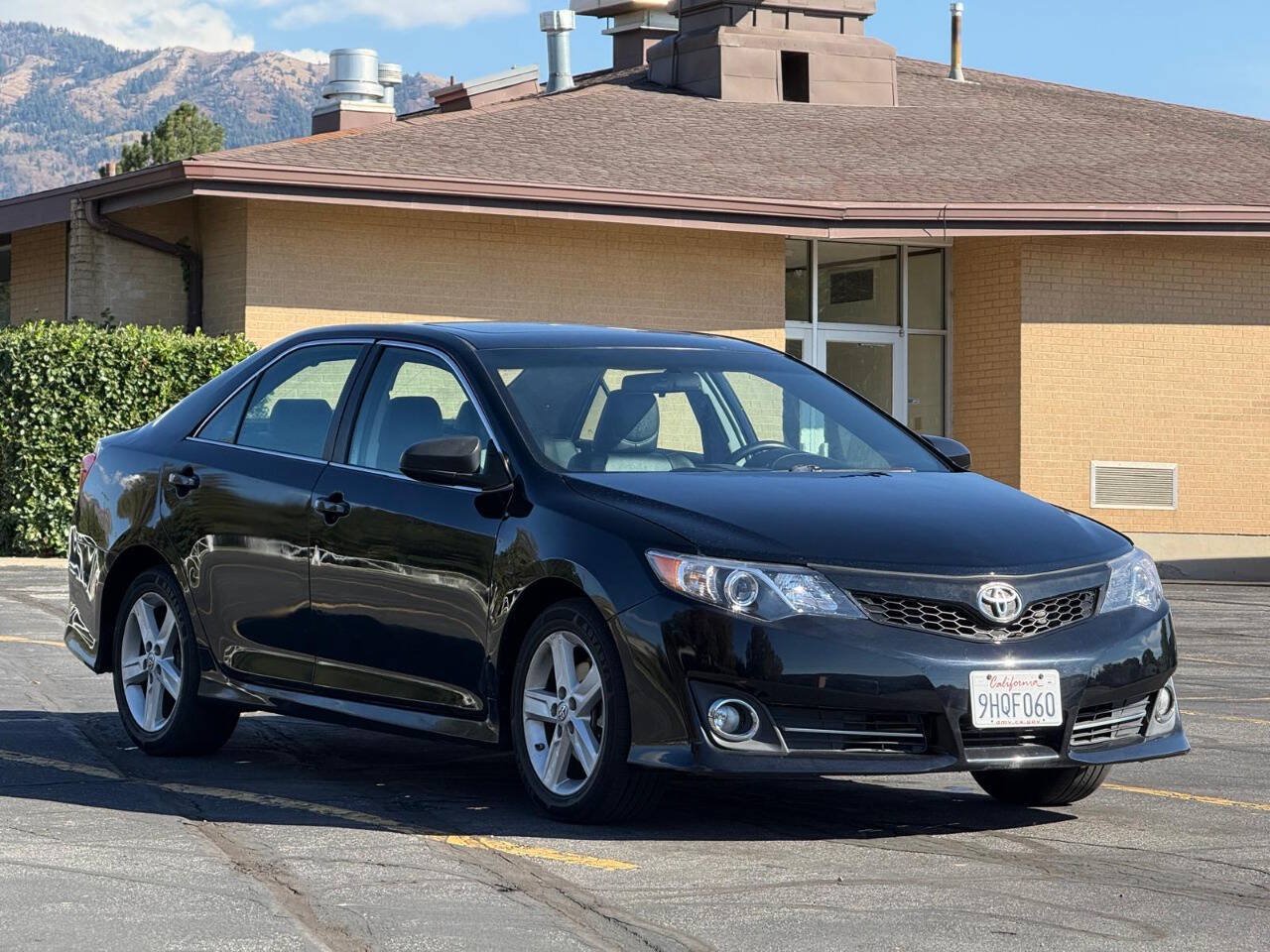 Used 2013 Toyota Camry SE FWD image 7