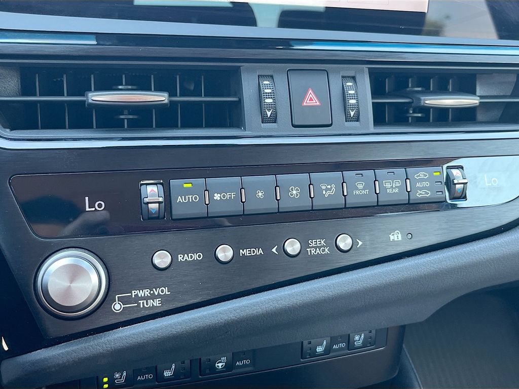 Used 2025 Lexus ES 300h w/ Premium Package FWD image 15