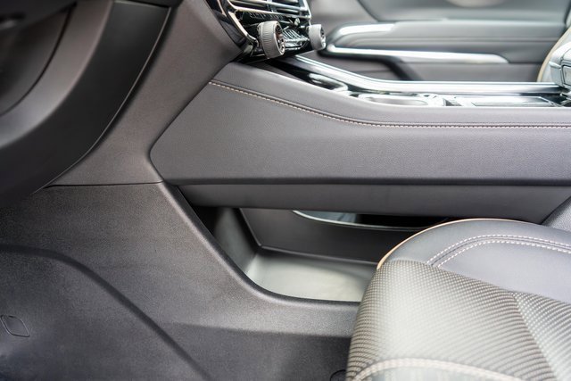 Used 2025 Chevrolet Traverse High Country image 24