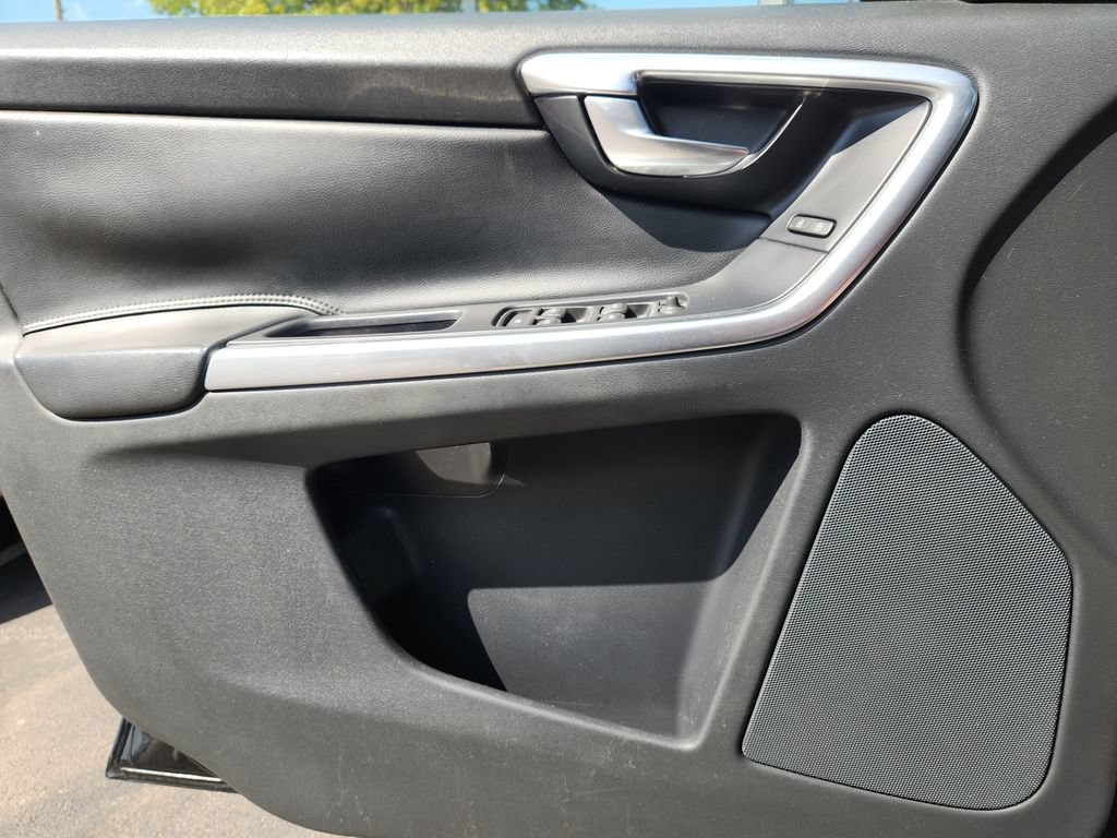 Used 2016 Volvo XC60 T5 Platinum FWD image 24