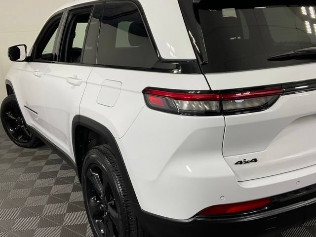 Used 2023 Jeep Grand Cherokee Altitude AWD/4WD image 36
