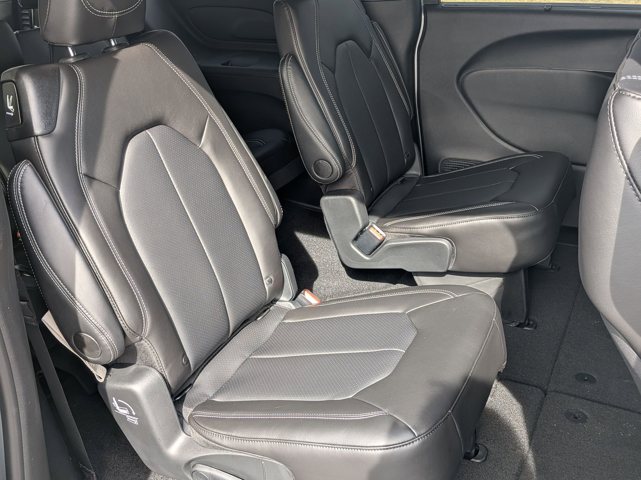 New 2026 Chrysler Voyager LX image 32