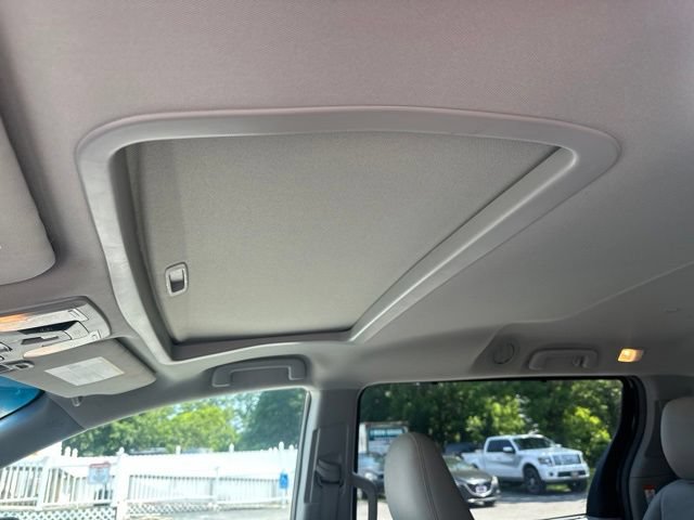 Used 2015 Toyota Sienna XLE w/ XLE Navigation Package FWD image 16