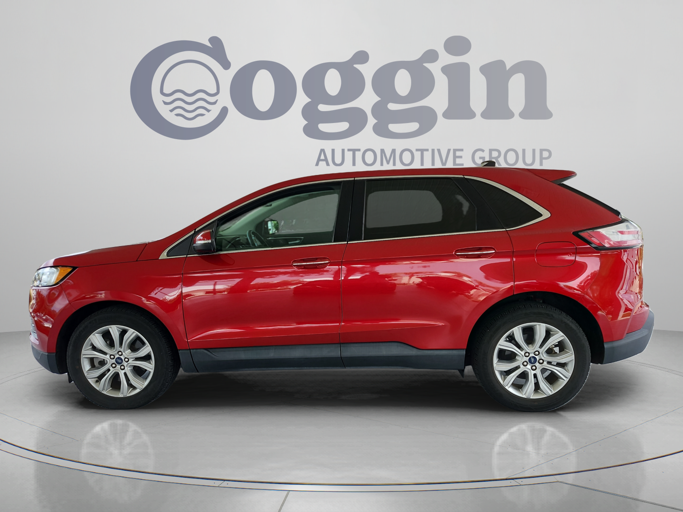 Used 2021 Ford Edge Titanium FWD image 2