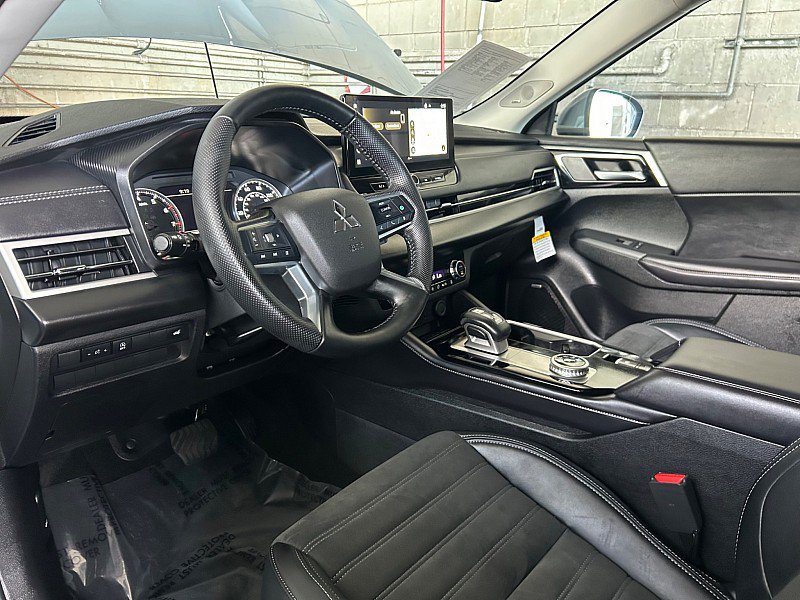 Used 2026 Mitsubishi Outlander SE FWD image 18