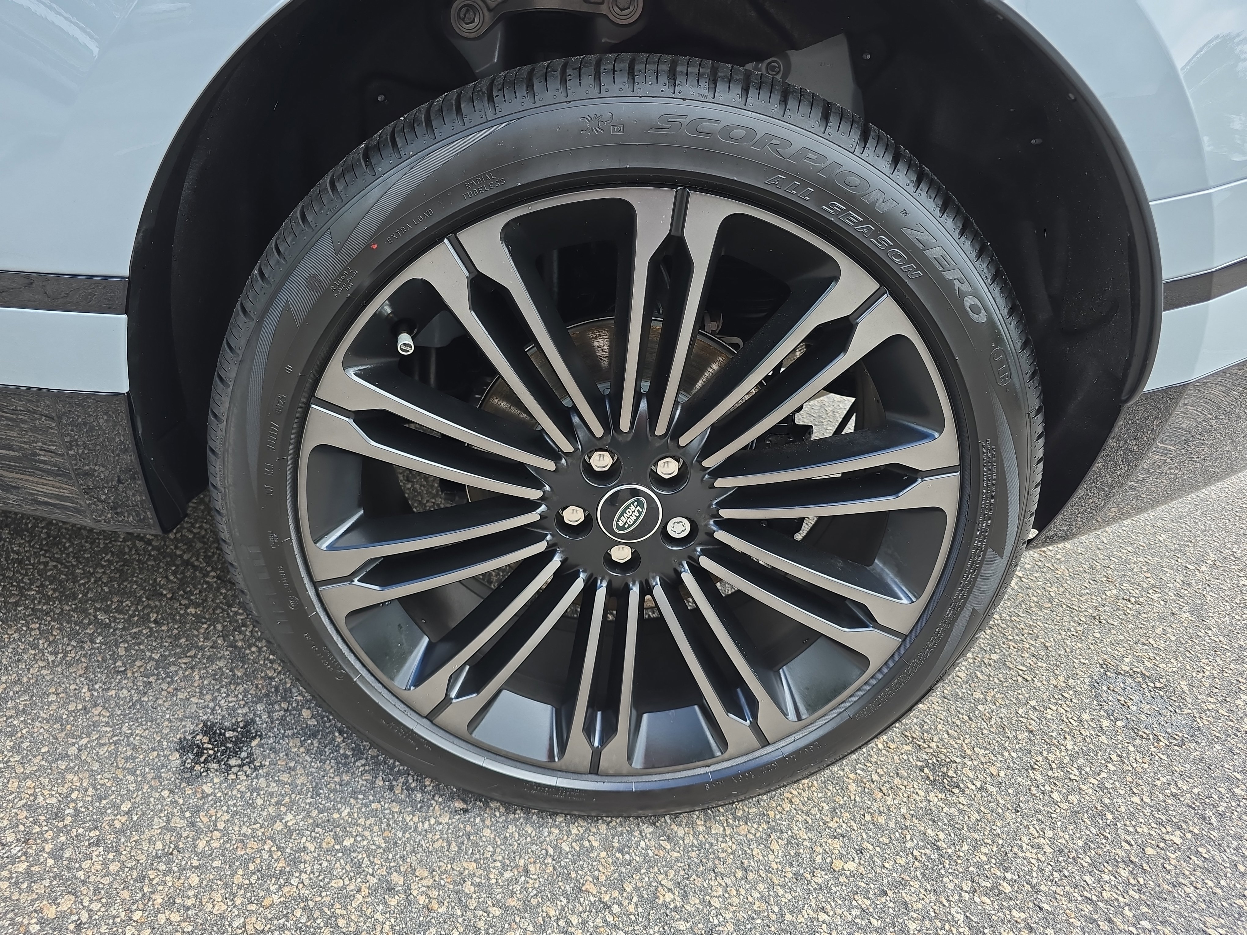 New 2026 Land Rover Range Rover Velar Dynamic SE image 35