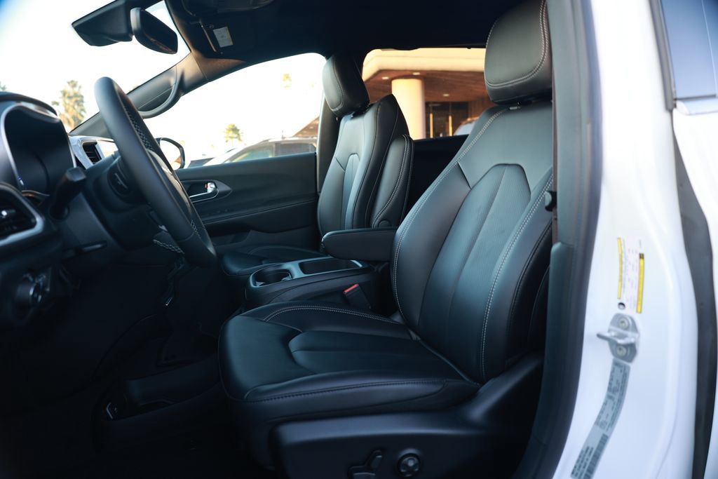 New 2026 Chrysler Pacifica Select image 13