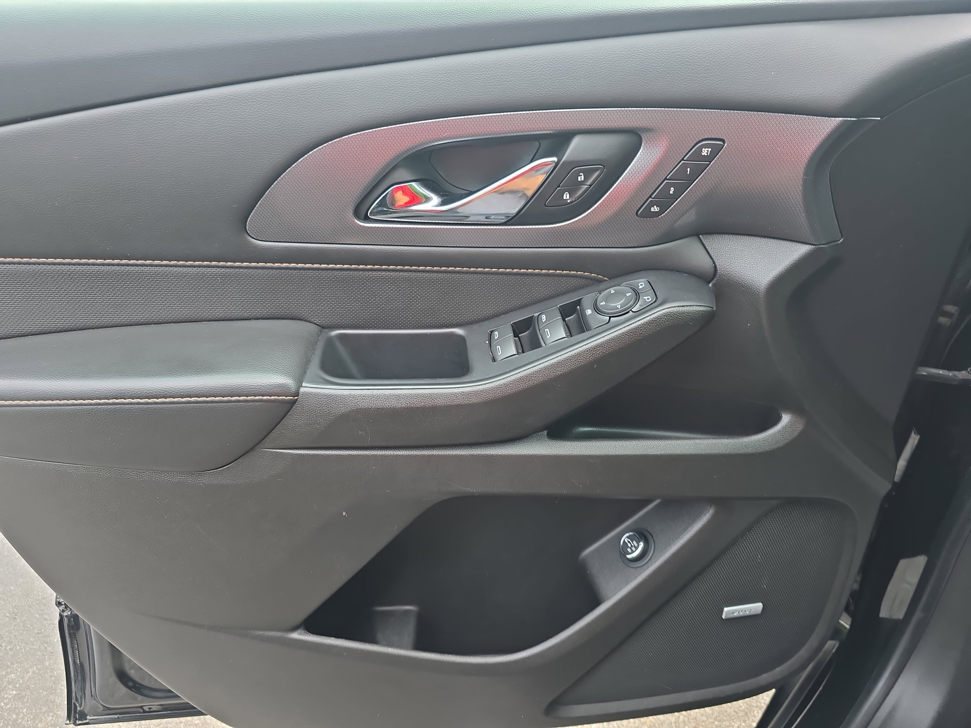Used 2021 Chevrolet Traverse Premier w/ Redline Edition FWD image 31