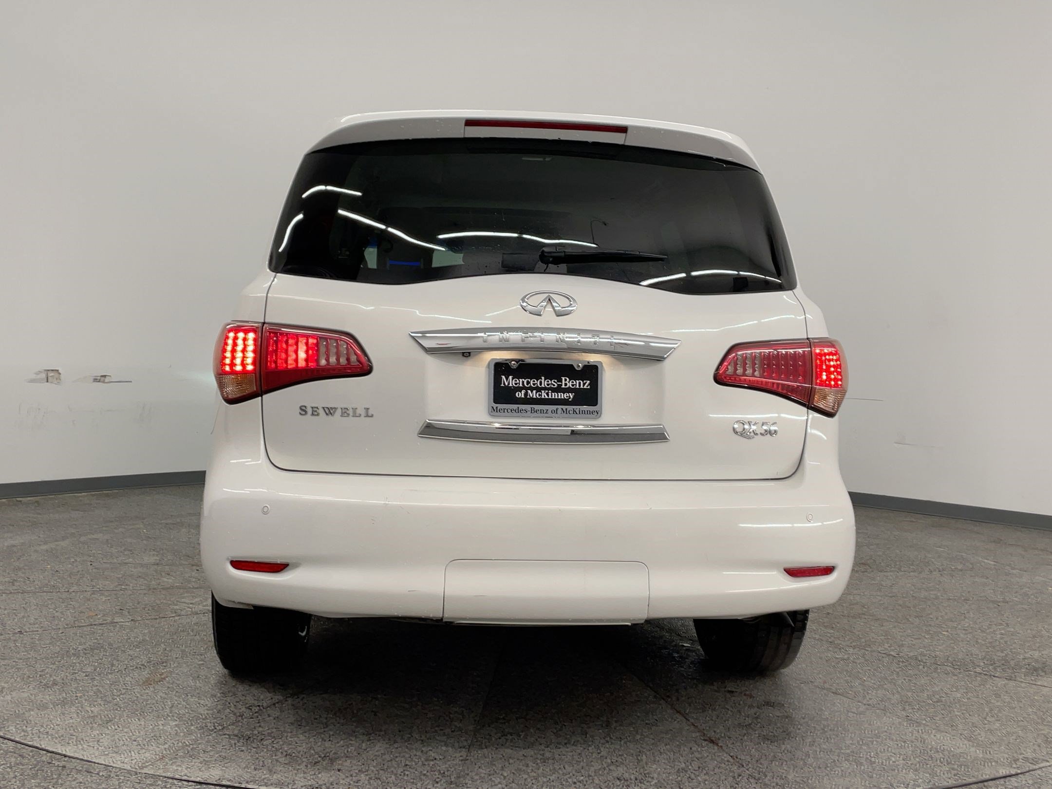 Used 2011 INFINITI QX56 4WD w/ Theater Pkg image 9