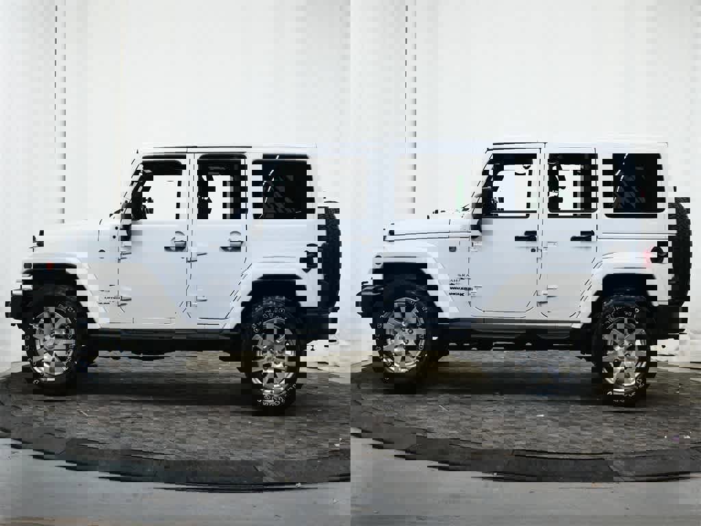 Used 2018 Jeep Wrangler Unlimited Sahara w/ Connectivity Group image 2