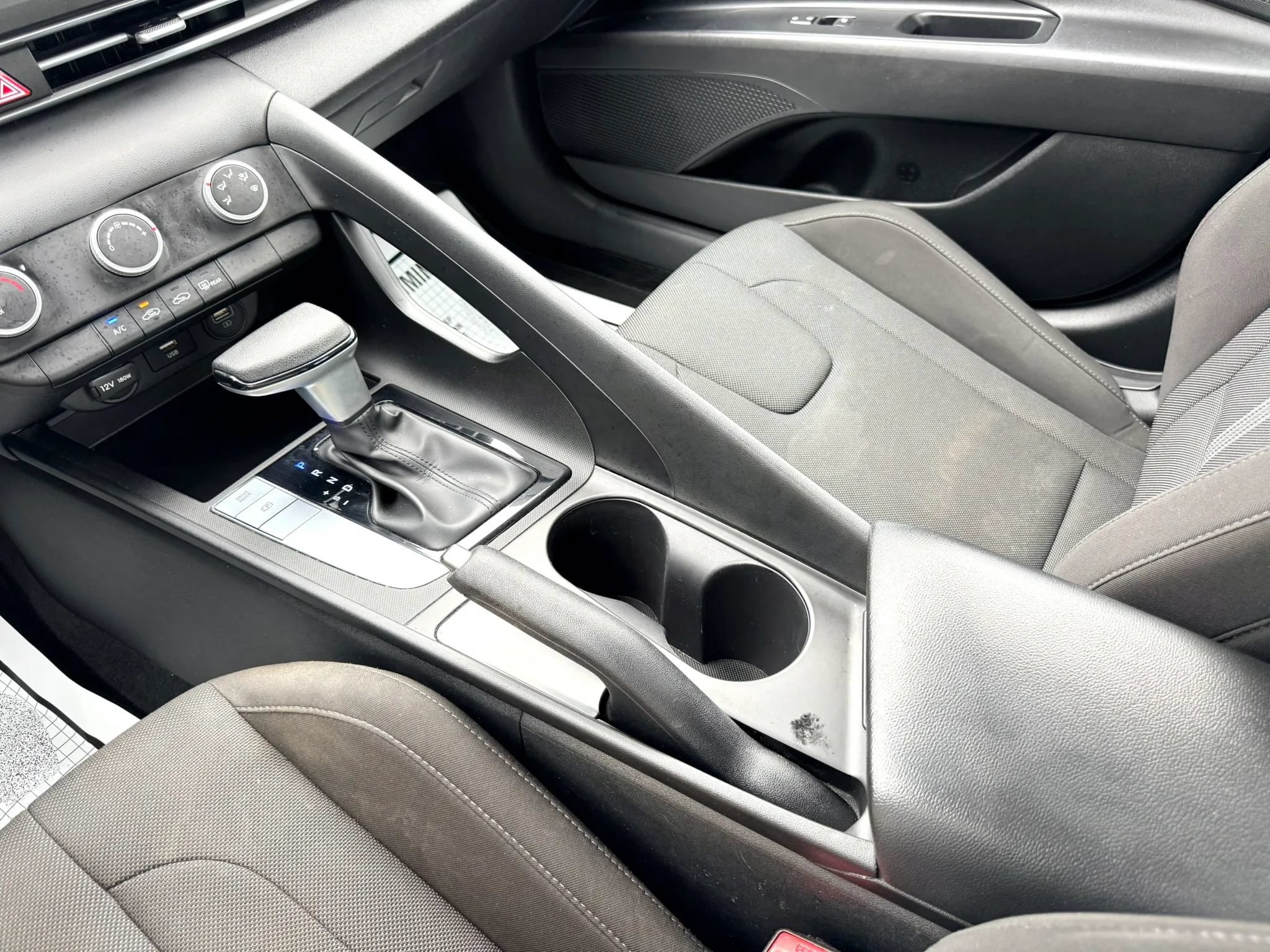 Used 2023 Hyundai Elantra SE FWD image 19
