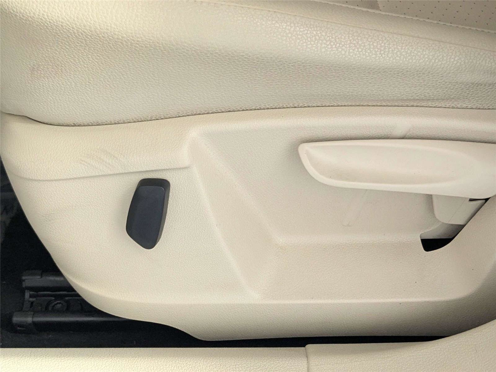 Used 2017 Volkswagen Tiguan S image 12