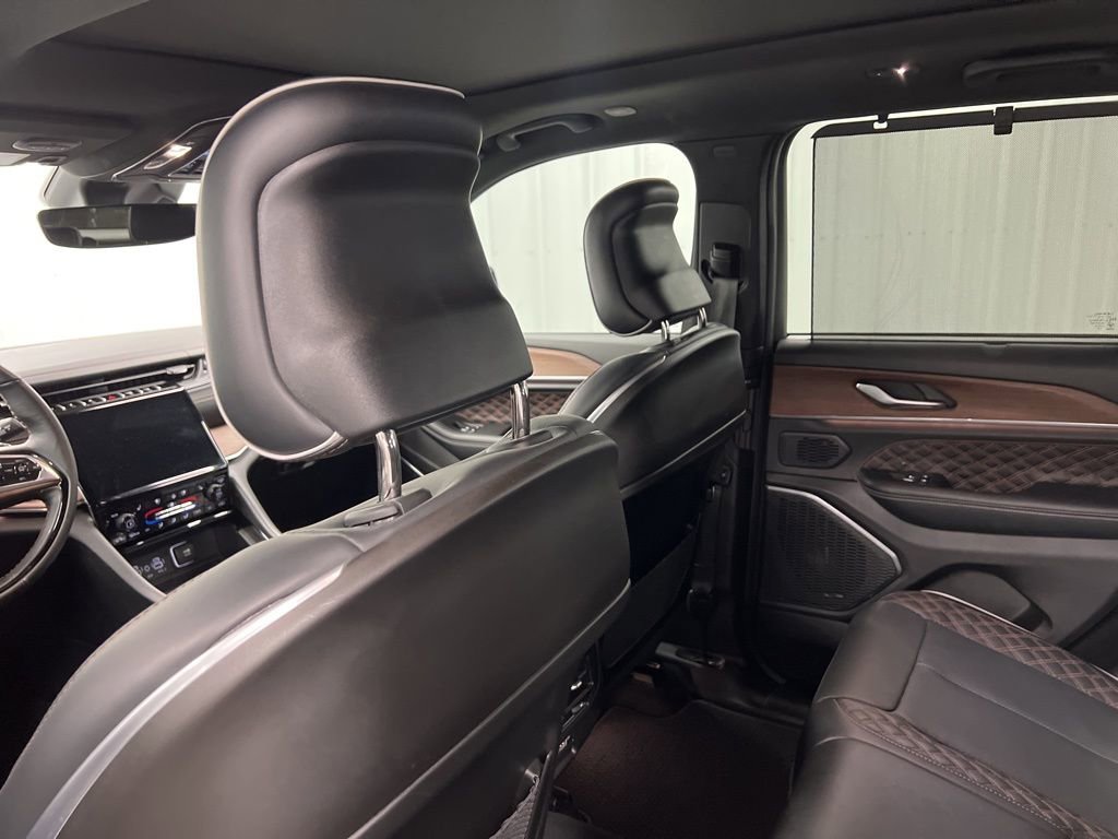 Used 2025 Jeep Grand Cherokee Summit w/ Luxury Tech Group V image 13