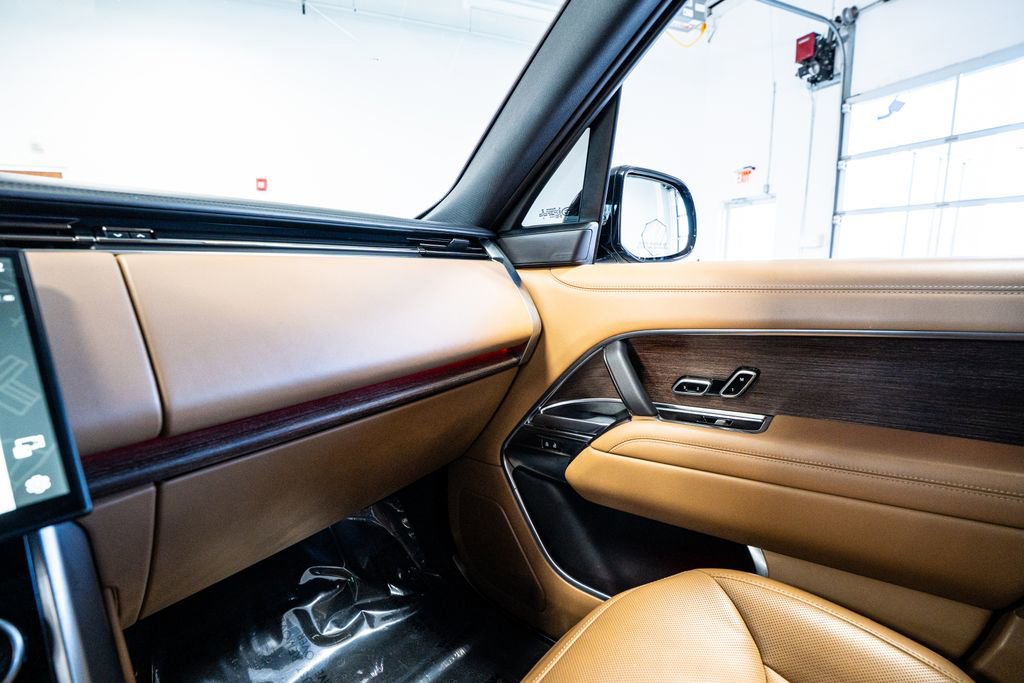 Used 2023 Land Rover Range Rover Long Wheelbase SE image 45