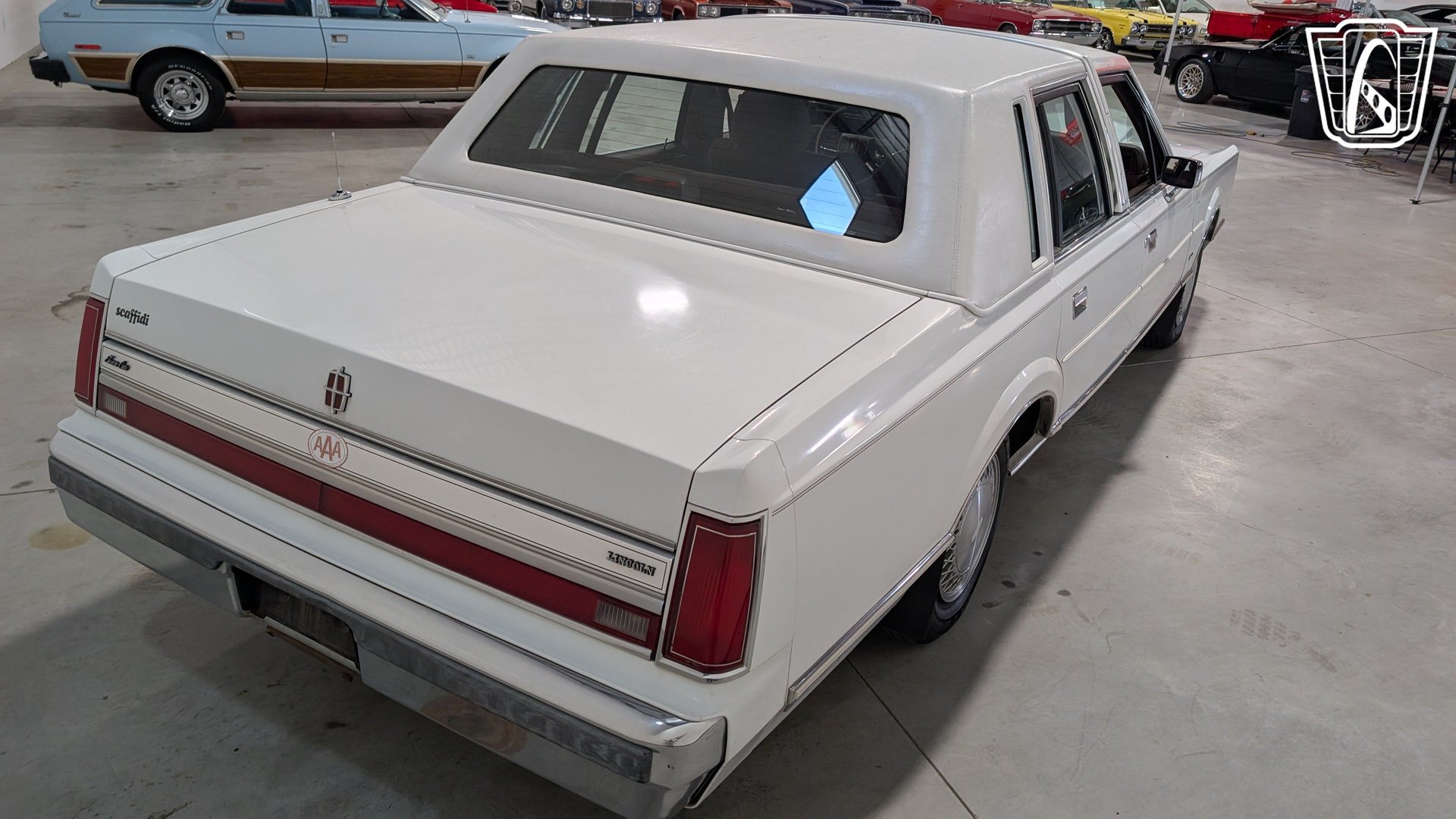 Used 1988 Lincoln Town Car RWD image 11