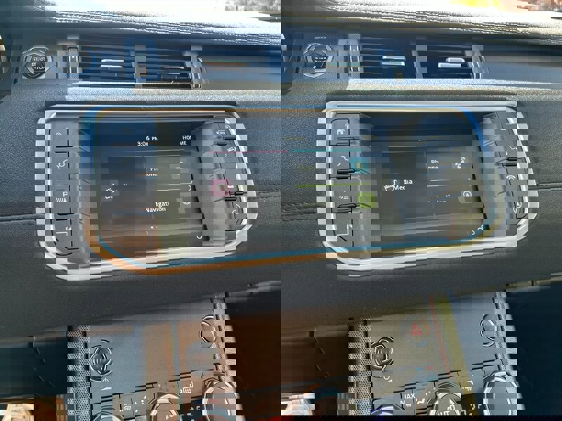 Used 2018 Land Rover Range Rover Evoque SE image 36