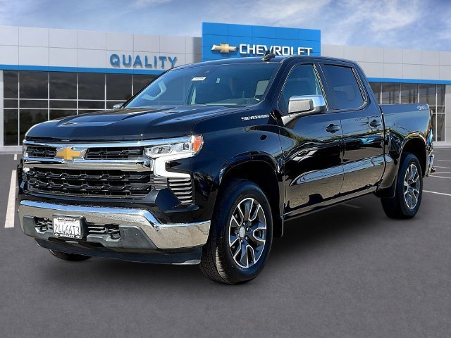 Used 2022 Chevrolet Silverado 1500 LT AWD/4WD image 3