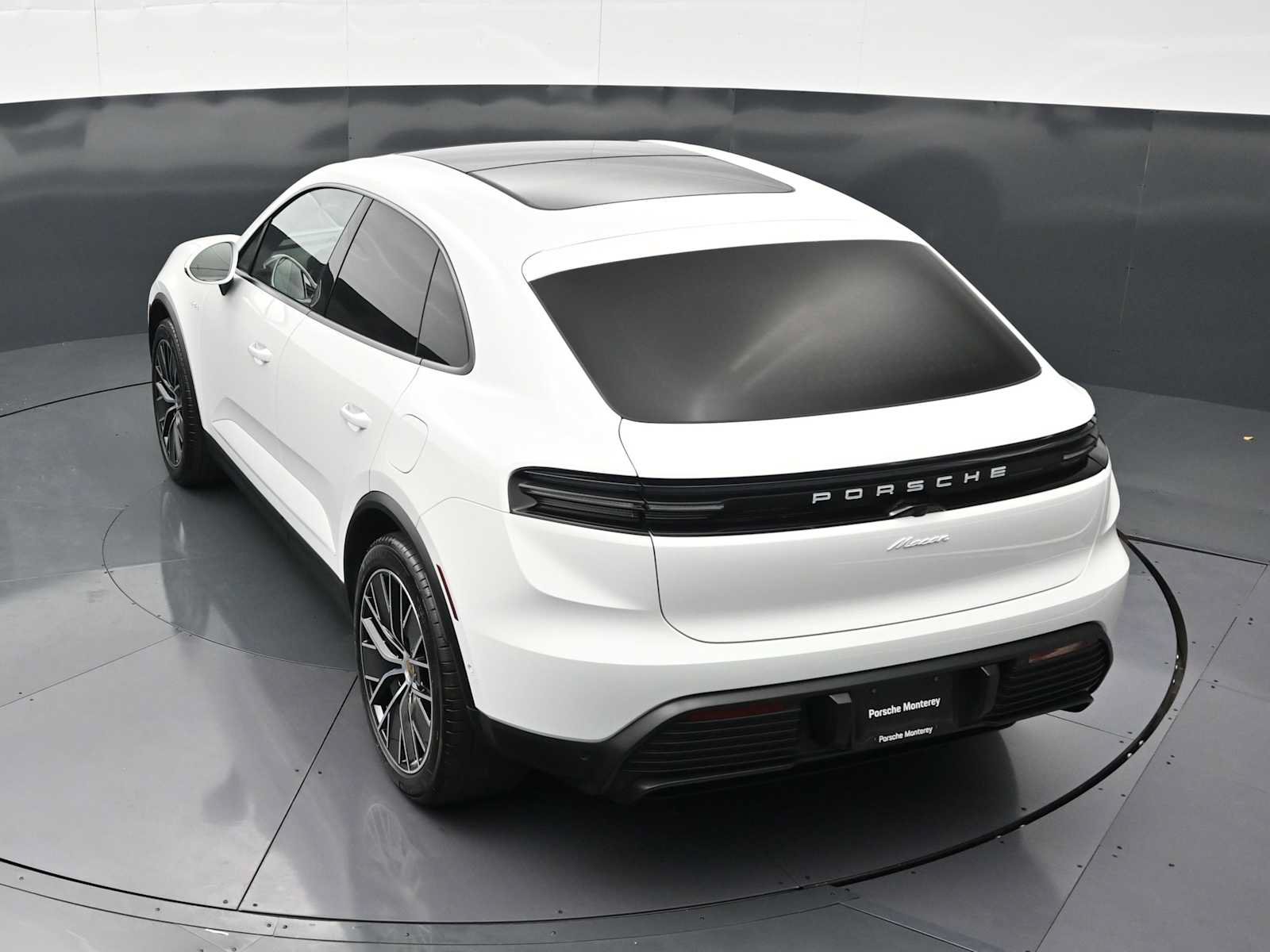 Certified 2025 Porsche Macan Electric RWD image 32