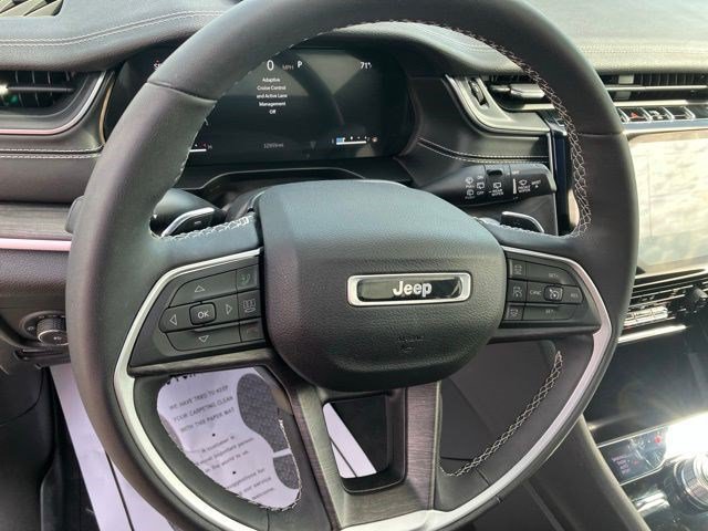 Certified 2024 Jeep Grand Cherokee Limited w/ Black Appearance Package AWD/4WD image 14