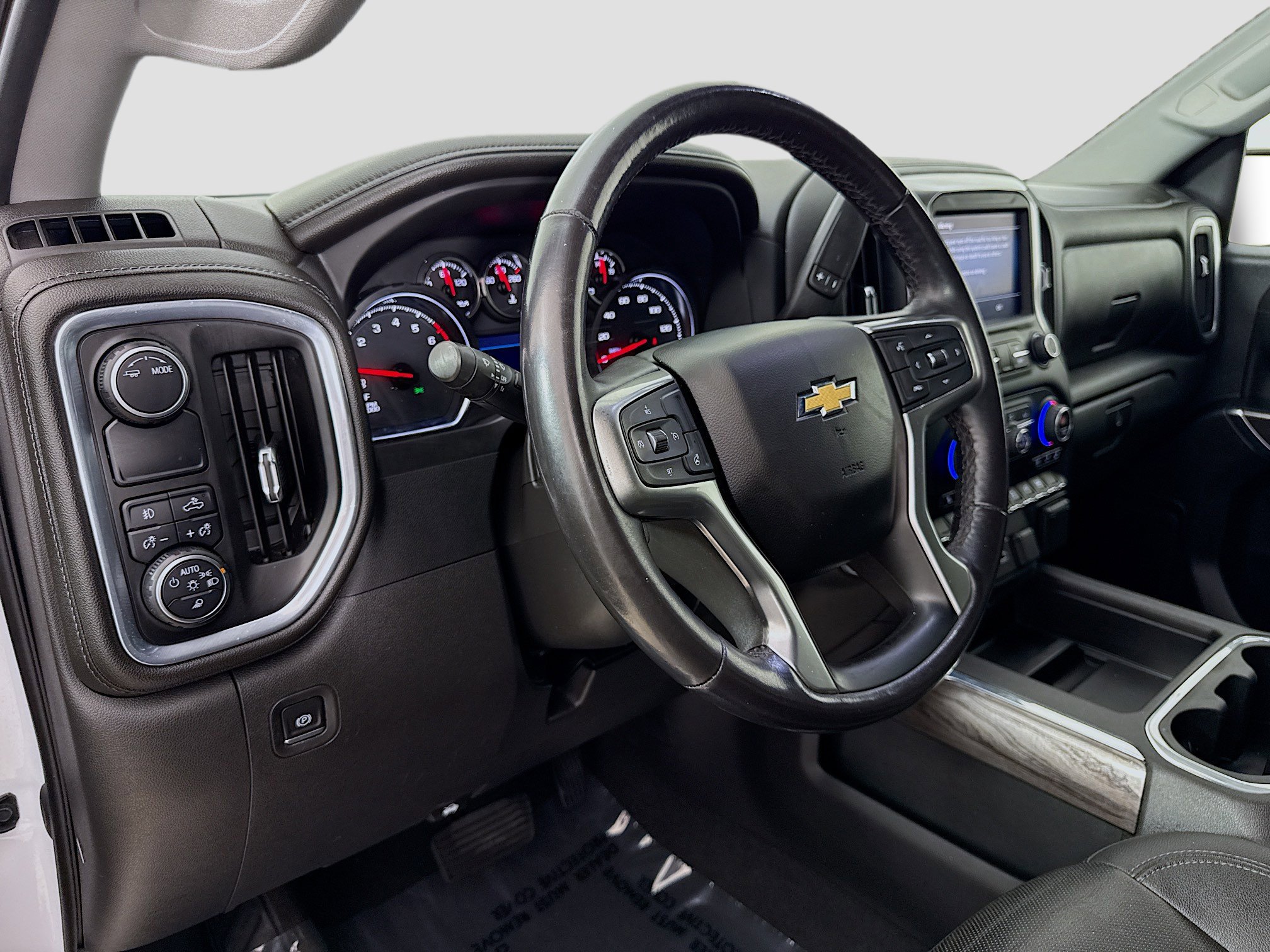 Used 2022 Chevrolet Silverado 1500 LTZ RWD image 9