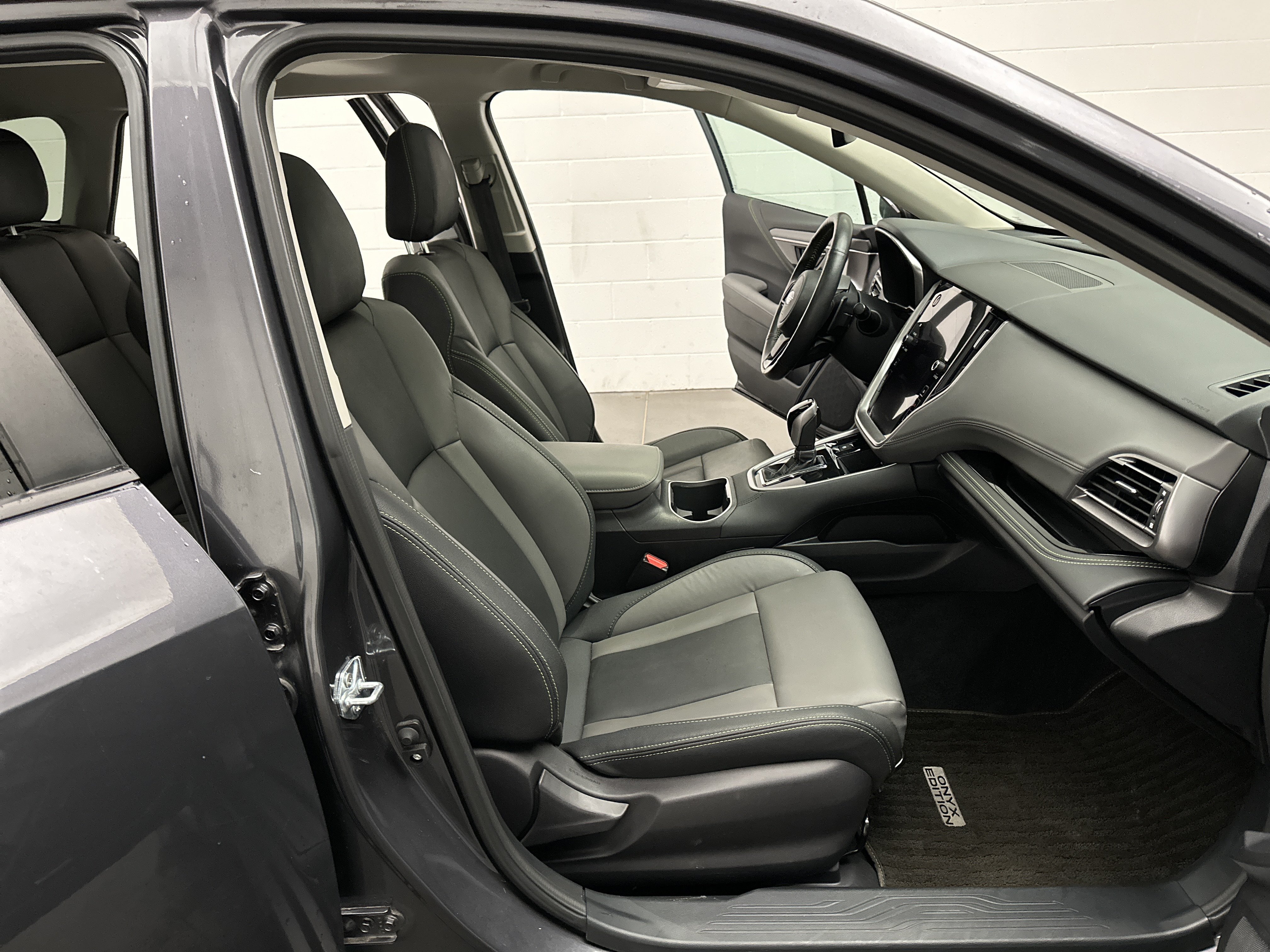 Used 2025 Subaru Outback Onyx Edition AWD/4WD image 22