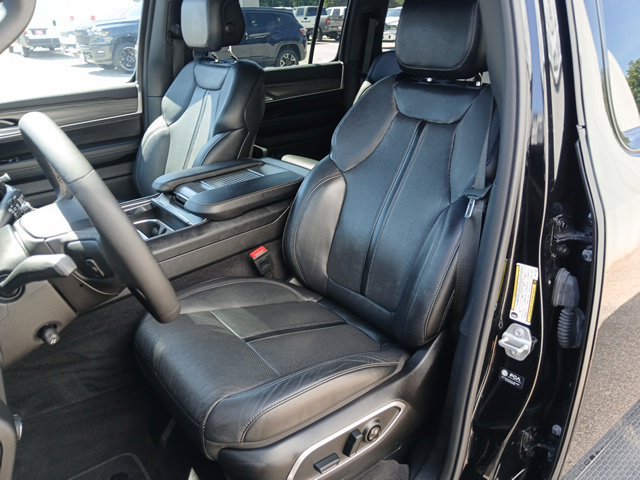 Used 2024 Jeep Wagoneer Series II AWD/4WD image 39