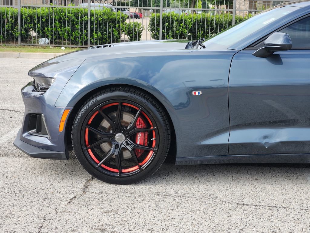 Used 2020 Chevrolet Camaro SS RWD image 6