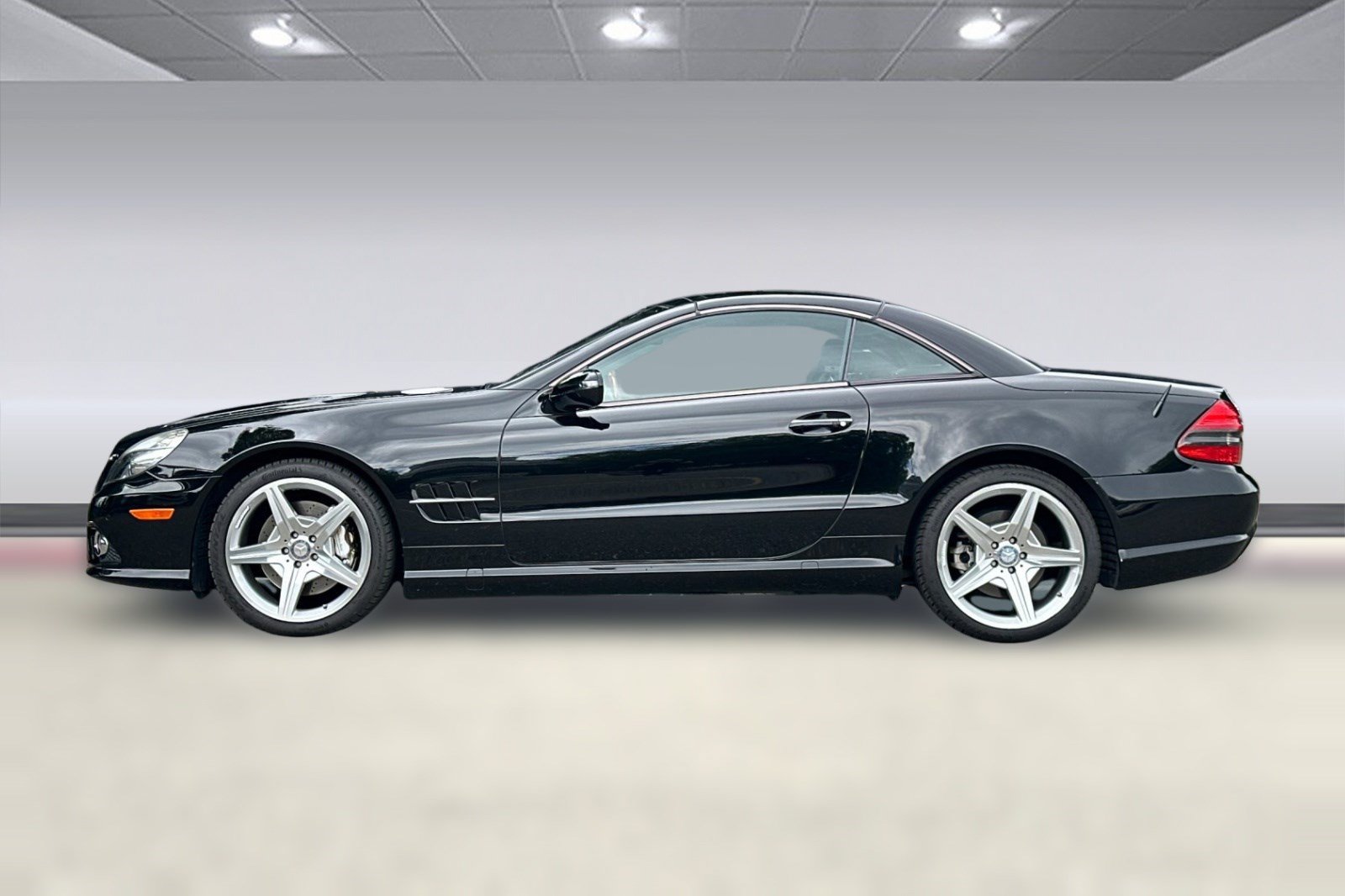 Used 2012 Mercedes-Benz SL 550 image 2