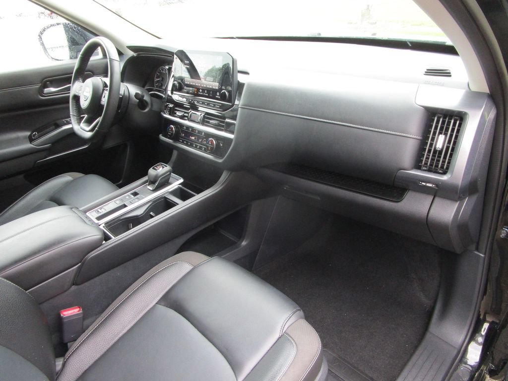 Used 2024 Nissan Pathfinder SL FWD image 27